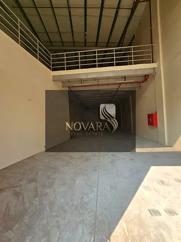 "مستودع للإيجار 3900 قدم مربع في الجرف الصناعية 1، عجمان، خلف السوق الصيني، 22 كيلو وات، أرضي + ميزانين"