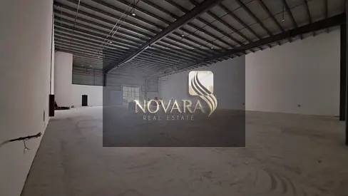 Warehouse for annual rent in Umm Al Quwain, with an area of ​​10,000 sq ft, 50 kW electricity, price 50 dirhams per sq ft