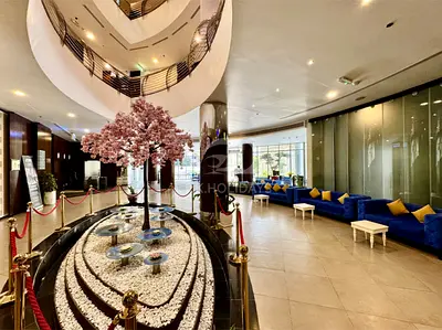 Bright 1BR Retreat with Balcony & Marina Views | Prime Dubai