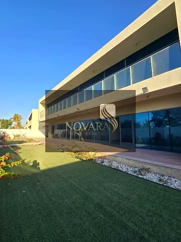 فيلا تجارية للايجار السنوي في الزورا – 5 غرف ماستر، مساحة 7,300 قدم²، باركن مغطى بسعر 168,000 درهم