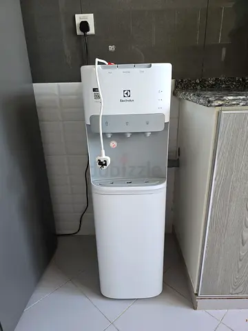 Electrolux freestanding hot  cold water dispenser - good condition