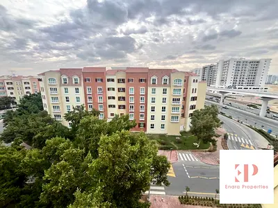 VACANT l HUGE SIZE l DECENT LAYOUT