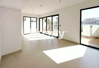 Closed Kitchen | Single Row | Available Now