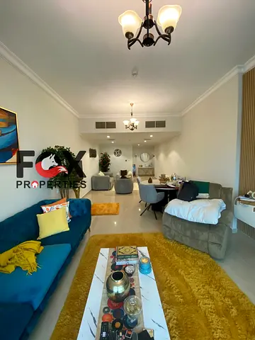 فرصة رائعة للإيجار السنوي في عجمان – أبراج كونكورد، شقة مفروشة بالكامل تتكون من غرفتين وصالة واسعة بتصميم أنيق يوفر الراحة والفخامة. تحتوي الشقة على 3