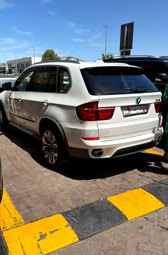 BMW X5 2011 — photo 1 of 6