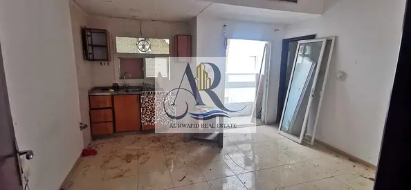 فرصة استوديو مميز بمطبخ شبه منفصل وموقع حيوي