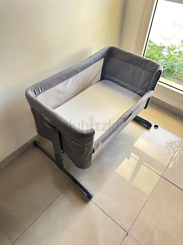 Portable bedside bassinet / cradle - light grey