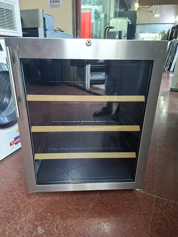 Almost new built-in wine fridge LiebheRR