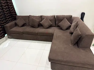 Brown L-shaped 5-seater Fabric Sofa in Good Condition