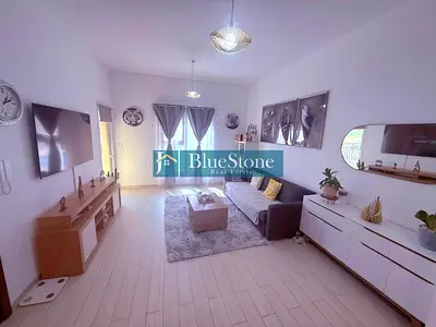 Beautiful One Bed | Kitchen Equipped | Available