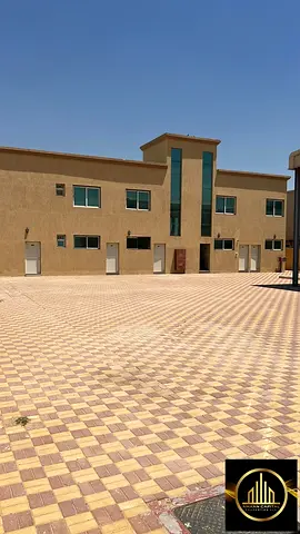 سكن عمال مميز في منطقة الصجعة بالشارقة يتمتع بموقع استراتيجي قريب من الطرق الرئيسية والمناطق الصناعية، مما يسهل الوصول إلى مواقع العمل المختلفة. يوفر
