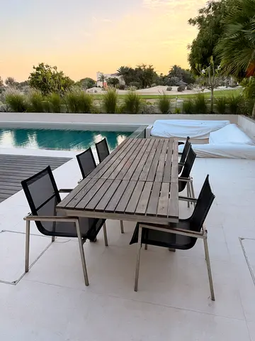 High Quality Garden Table with Chairs . Table is extendable. Teak Wood.