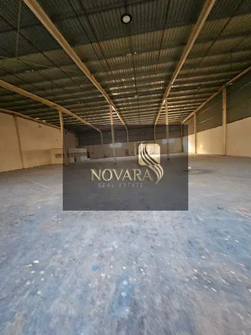 Warehouses available in Umm Al Quwain, very large spaces, for immediate rent