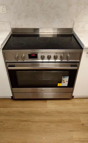 Stainless Steel Electric Cooker with Ceramic Hob and Oven - Good Condition