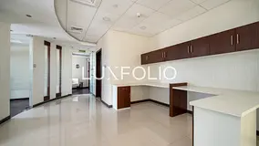 FURNISHED OFFICE | LOW FLOOR | VACANT