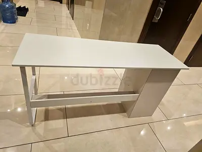 Simple white office/computer desk - good condition
