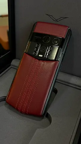 Vertu Agent Q Black Whine Red