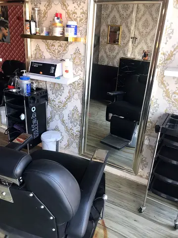 Gents Salon for Sale