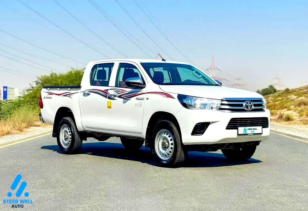 Toyota Hilux 2022 — photo 1 of 18