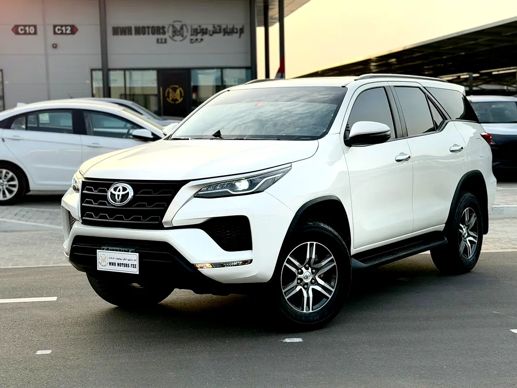 Toyota Fortuner 2022 — photo 1 of 18