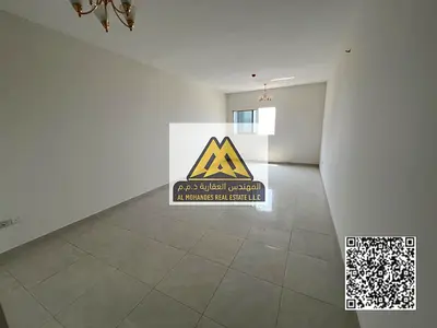 شقة غرفتين وصالة للإيجار السنوي في موقع مميز ثاني صف على الكورنيش توفر لك الراحة وإطلالة جميلة مع بلكونة مناسبة للاسترخاء تتميز الشقة بتصميم عملي ومسا