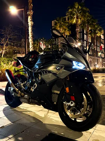 BMW S1000RR GCC / PRICE REDUCED / Fully loaded, Carbon Kit / BMW warranty and service package