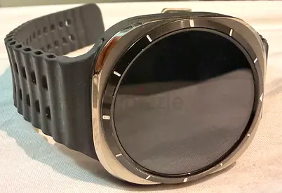 Used round touchscreen smartwatch with silicone strap - good condition Samsung ultra 49mm 32 gb