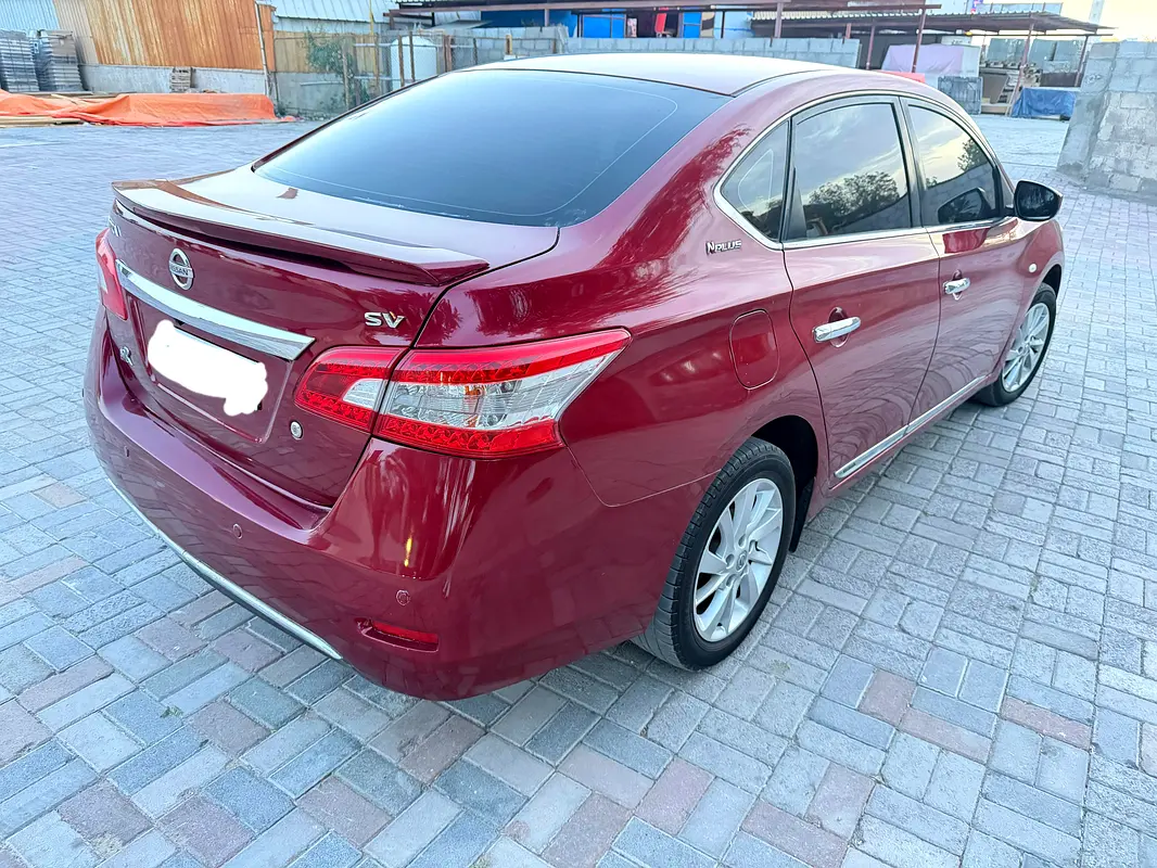 Nissan Sentra 2019 — photo 1 of 19