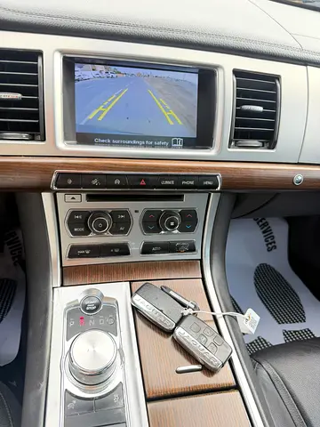 صورة 10 لـ 2015 Jaguar XF