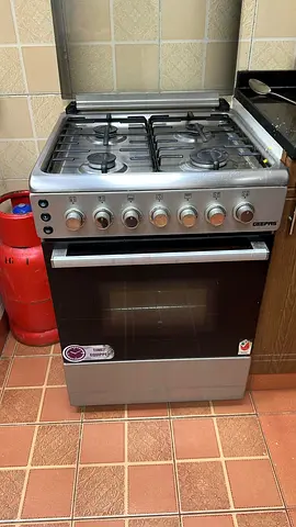 Geepas 4-Burner Gas Stove with Oven - Good Working Condition