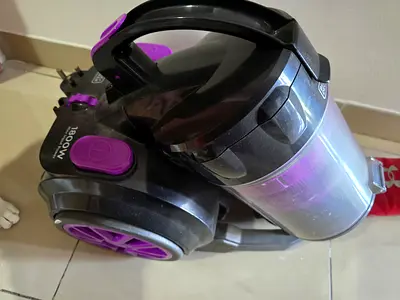 Bagless Black  Decker Cylindrical Vacuum Cleaner - 1800W (Almost new Condition)