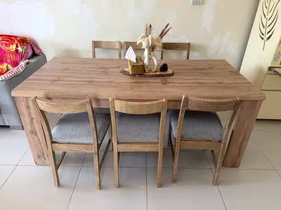 6 seater Dining Table for sale