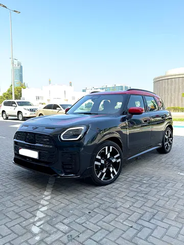 MINI Countryman SE (BEV) + JCW Kit. GCC Specs - 5 Years Warranty - 4 Years Service. Free insurance