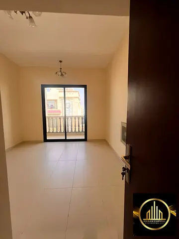 Open view studio, first tenant, central air conditioning