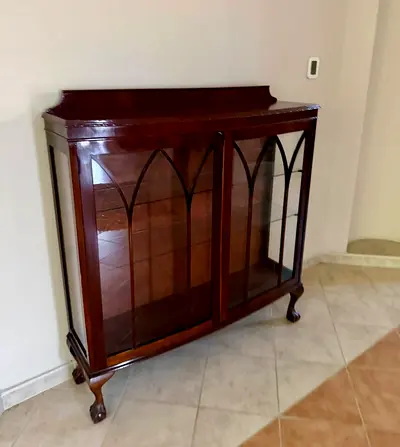 Classic display cabinet