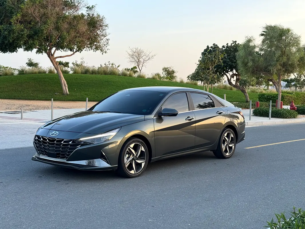 Hyundai Avante 2023 — photo 1 of 9