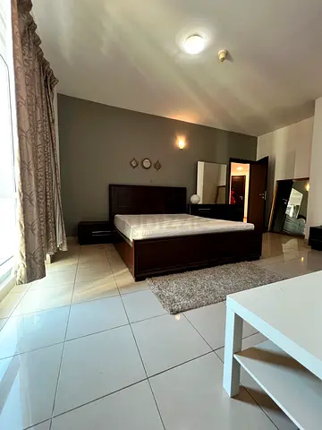 No commission- Big Master Room Suite with attached bathroom next to DMCC metro in Marina Ladies only