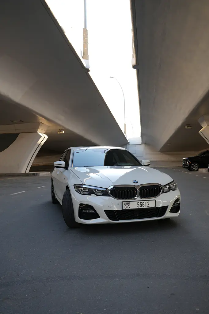 BMW 3-Series 2021 — photo 1 of 8