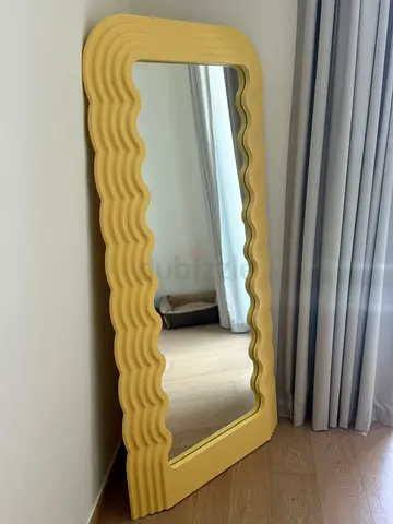 Mirror Forma Space Mase to Measure