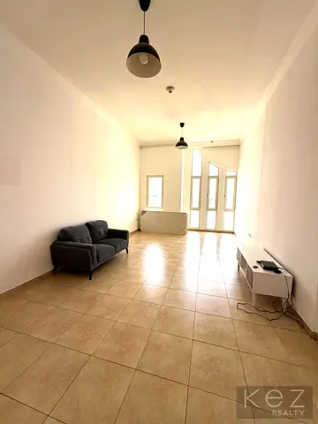 HUGE SIZE l SPACIOUS l STUDIO