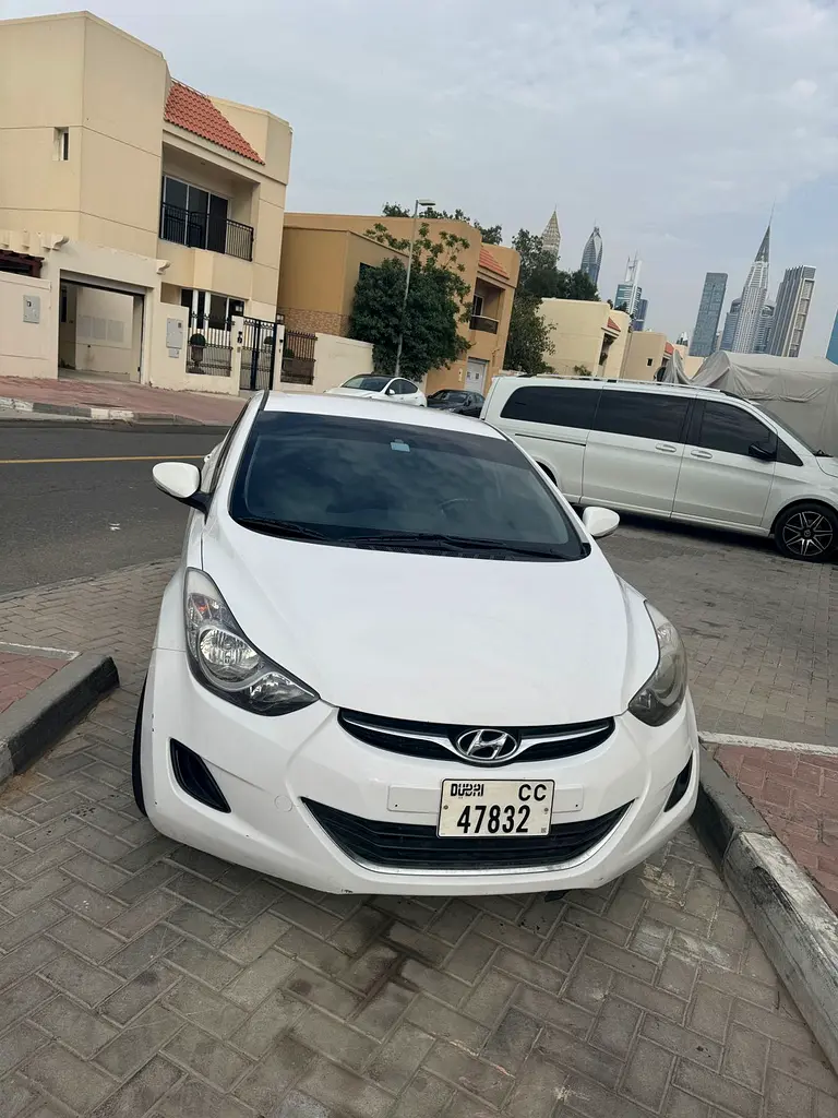 Hyundai Avante 2014 — photo 1 of 3