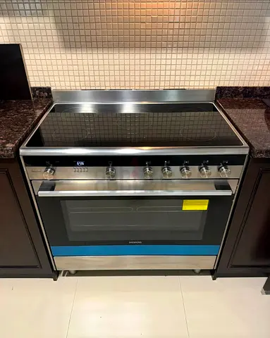 SIEMENS iQ700 Model 5-Burner Electric Ceramic Cooking Range 90x60 CM , Excellent Condition