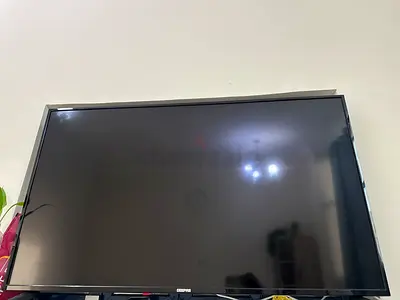 50 inch LED TV in Good Working Condition (Wall-mounted)