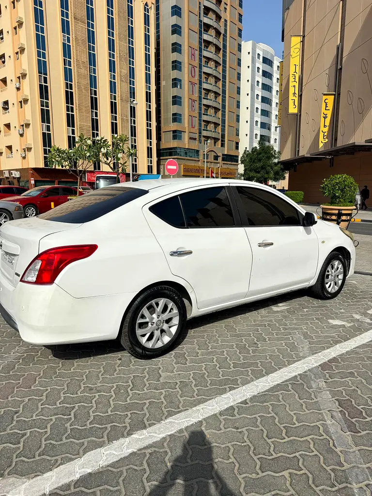 Nissan Sunny 2016 — photo 1 of 10