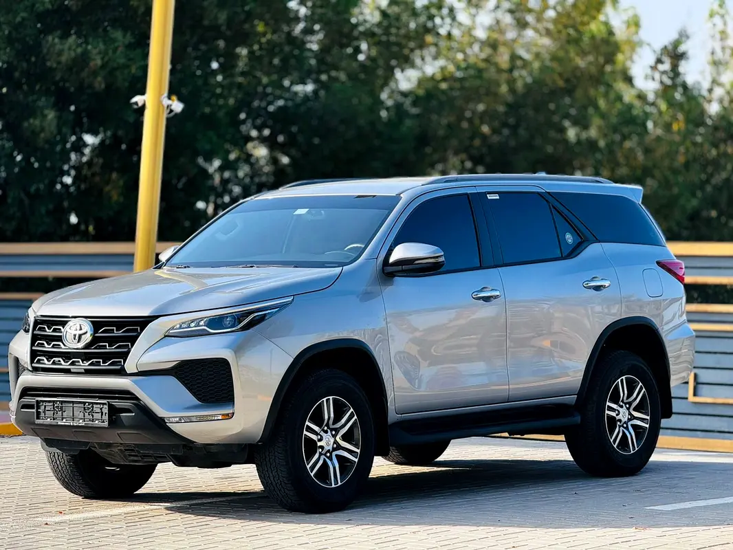 Toyota Fortuner 2024 — photo 1 of 12