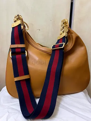 GUCCI Tan leather shoulder bag with navy  red adjustable strap