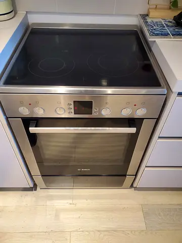 Bosch electric ceramic cocker Freestanding 60 by 60cm