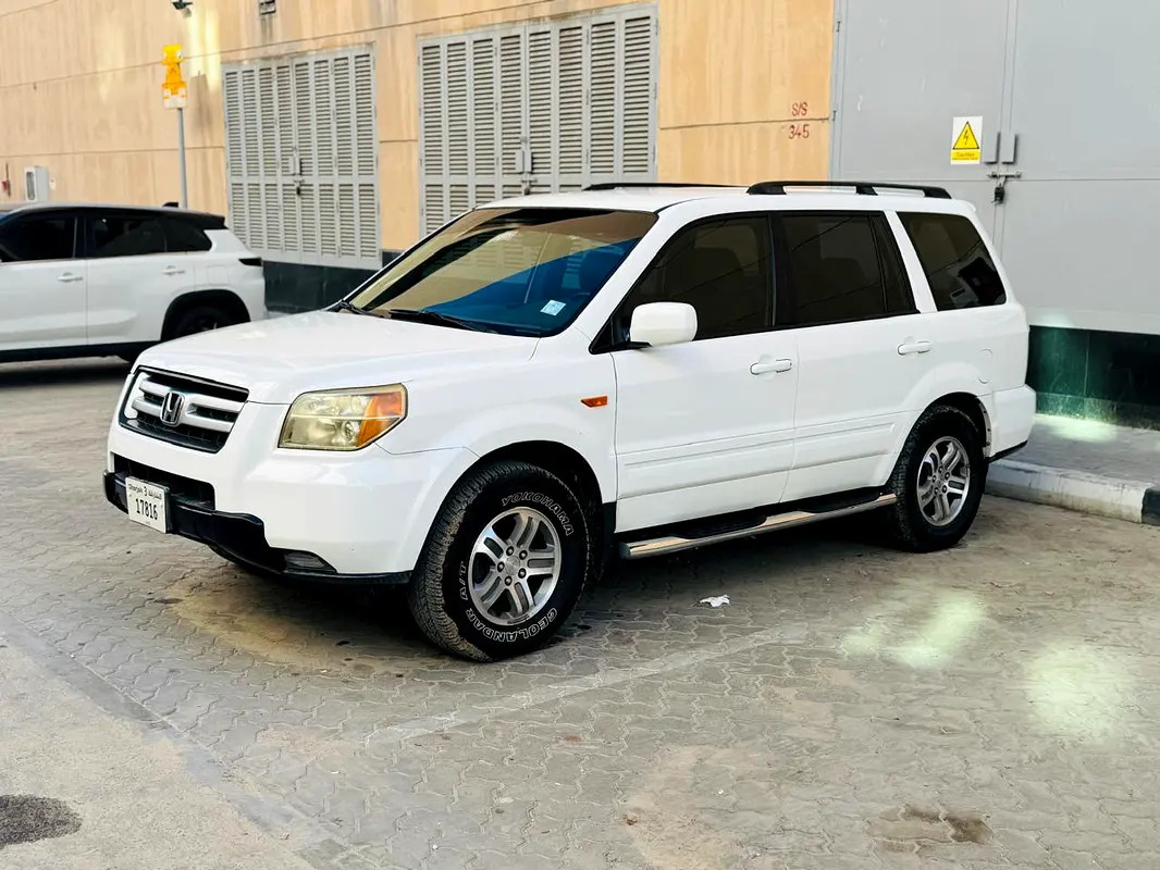 Honda MR-V 2008 — photo 1 of 3
