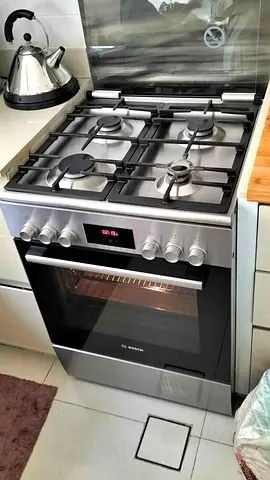 Bosch 60cm Stainless Steel Gas Range with Oven - Good Working Condition