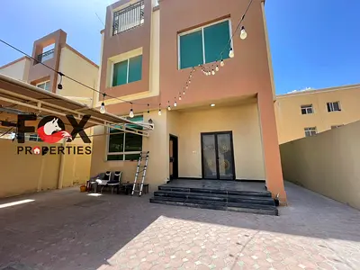 فيلا 6 غرف + مجلس وصالة + خادمة | حوش كبير | على شارع رئيسي بالمويهات 3 | موقع حيوي قريب من الخدمات وسهل الوصول لدبي والشارقة